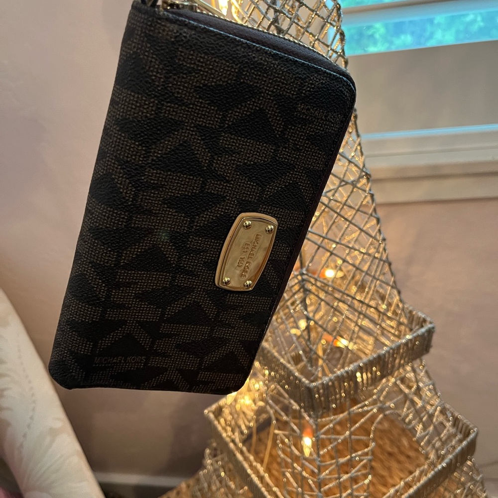 MK wristlet wallet